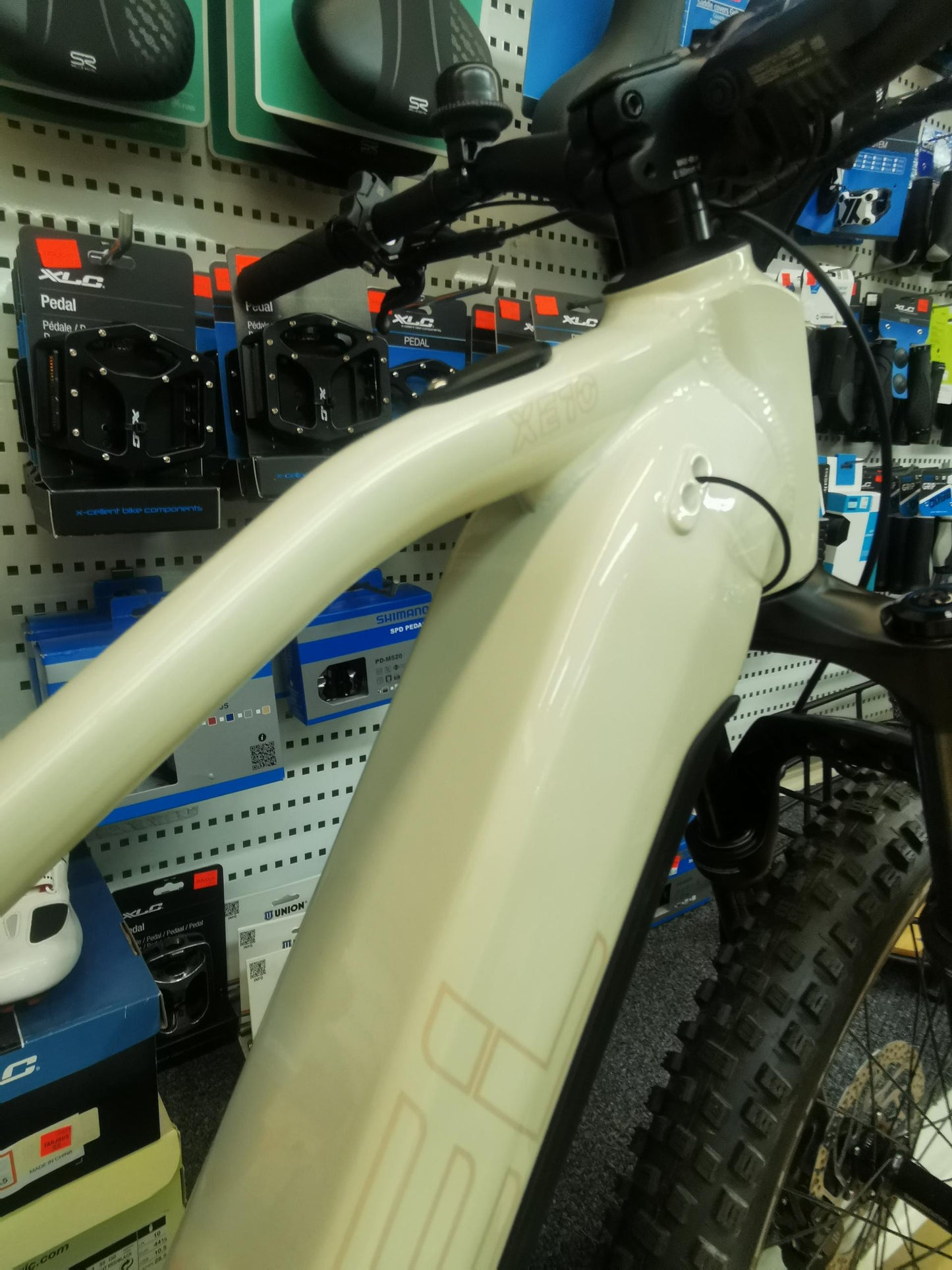 Helkama XE10L 27,5" EP6 10-v sähkömaastopyörä - Urheilu Jokinen